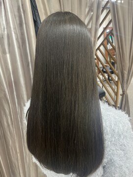 カリネバイフィエル(CALINER by Fier) ◎赤みを抑えたオリーブグレージュ