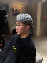 カミュー 高岳(CAMUE) ホワイトシルバー×束感ショート