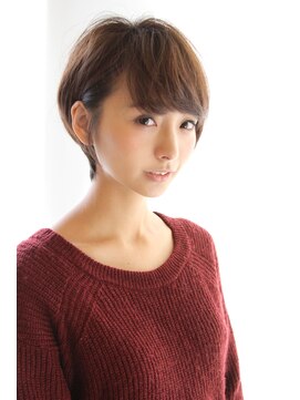 レウナ 外苑前(Reuna) ひし形ショートボブ耳かけ大人ショート