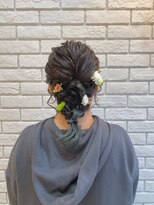 フルミー(fulme.)&nbsp;デザインカラーが映える編みおろしヘアセット☆