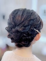 アトリエビューティーアミュ(atelier beauty AmU) 結婚式 列席 二次会 お呼ばれ アップスタイル×ゴールドピン