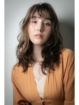 カバーヘアアンドスパ ブリス 浦和(COVER HAIR&SPA bliss) グレージュアッシュ波巻きカールエアリーロングw浦和20代30代