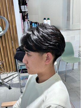 ネオリーブウリ 二子玉川店(Neolive uri) スペインカールスパイキーショートブルーブラックフェザーパーマ