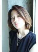 前髪長めのまとまるボブスタイル