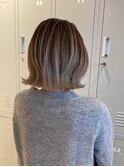 伸びたブリーチ部分を自然になじませてプリンになりにくく