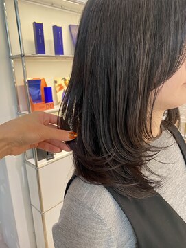 ステア ケース(stair case) ワンカールで華やか大人可愛いミディアムレイヤーカット