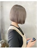 ぷつっとボブで大人っぽく!ミルクティーカラーです。
