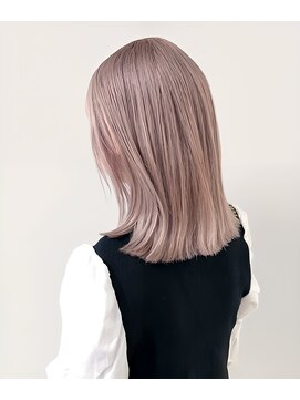 ミスグランディーヴィラス(Miss Grandee VILLAS) 切りっぱなし透明感ペールピンクミディアムボブ20代30代40代