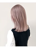 ミスグランディーヴィラス(Miss Grandee VILLAS) 切りっぱなし透明感ペールピンクミディアムボブ20代30代40代