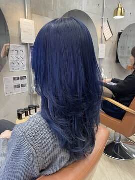 コージー(Kozy) ハイトーンカラー/ネイビーブルー/青髪/ハイレイヤー