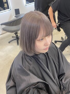 クオン 伊勢崎(QUON.) グレージュカラー