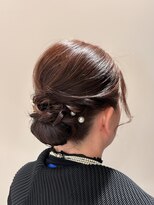 アンベリールフルー(EMBELLIR fleur)&nbsp;上品なシニヨンヘア◎ヘアセット
