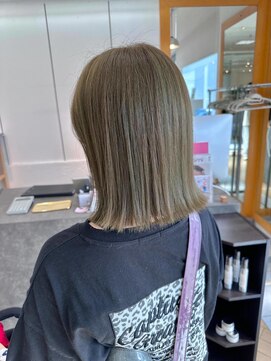 ユニ バイ マグ 長野店(Uni.by Mag) 20代30代◎オリーブベージュ★切りっぱなしボブ
