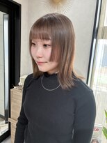 ハイヴィー(Hivi)&nbsp;姫カット×グレージュカラー