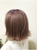 ピンクベージュ