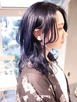 ロリム(RorriM)&nbsp;ウルフカット　サファイアブルー　ダブルカラー　ケアブリーチ