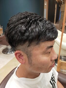 ヘアサロンアンドヘアメイクディー(hair salon hair make D) フェード・メンズカット・ニュアンスマッシ・サイドパート・黒髪