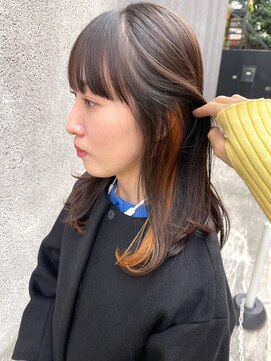 マノハル(MANOHARU) 結ぶと隠れるイヤリングカラー推しカラー　黒髪ぱっつん前髪