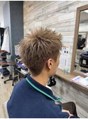 ミルクティーベージュ×刈り上げスパイキーショート