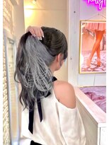 シェルティ フィエル(Shelltie Fiel)&nbsp;【ケアブリーチ】シルバーインナーカラー【シェルティフィエル】