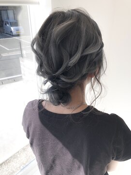 ヴァイラル(VIRAL) シニヨンアレンジ