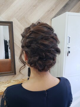 バイ ハンズ(BY HANDS) 編み込みアレンジ