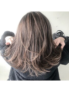 リノショアーズ 日本大通り店(RINOSHORES) 外国人ハイライトワンカラーブリーチミディアムレイヤーベージュ