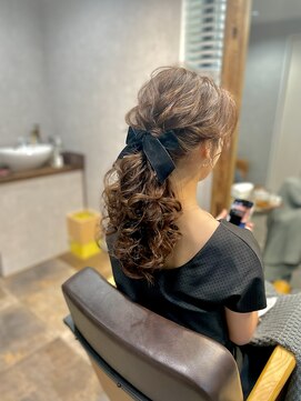 ベルトオブヴィーナス(Belt of venus) フワフワルーズなローポニーアレンジ