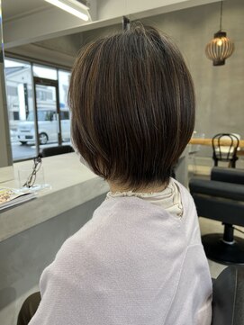 サムシング(Something.) 白髪ぼかしハイライト _レイヤーボブ