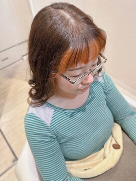 コーエン(cowen) インナーカラー短め前髪デザインカラーふんわりカールアラフォー