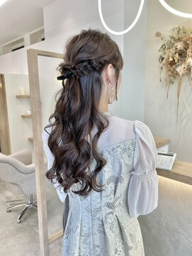 シアエミュー 新越谷店(SHEER emu) ふわふわハーフアップ