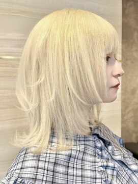 エルバイラビス 大宮(elu by lovis) 《ゆい》ブロンド/ホワイトブロンド/ウルフカット/大宮