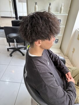 アイズ 海老名(AIZU) ツイストスパイラルパーマ×刈り上げマッシュ メンズパーマ