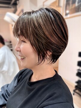 立体感ハイライトで上品に洒落見せする大人レイヤーショート