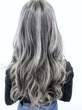 トリニティ(trinity) ホワイト系3Dハイライトブリーチカラー【豊見城トリニティ☆】