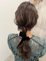ビスポーク(BESPOKE)&nbsp;20代30代40代♪大人可愛いブラウンカラーゆるふわローポニー