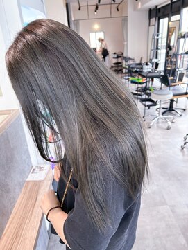 メゾン イネ(Maison INE) オリーブ × グレージュ