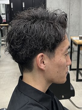 フイ 代々木(Hui) メンズ/アップバング/ツーブロックマッシュ/束感ショート波巻き