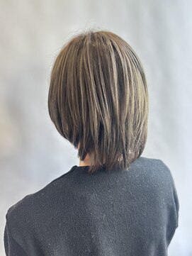 ヘア イノウエ HAIR INOUE 前上がりショート・グレーベージュ