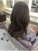 オリーブベージュ