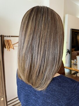 クティエ(Cuthie) 白髪ぼかし/小牧/ハイライト/髪質改善