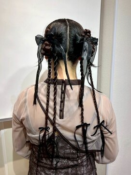 ユーアンボワーズ(U-AMBOISE) 編み下ろしリボンアレンジ【寝屋川/髪質改善/白髪ぼかし】