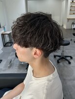 ヒュイル バイ ニアウ(Hwyl by Niau)&nbsp;メンズカットパーマシャドウパーマ刈り上げ波巻きスパイラル