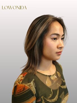 ロワナイダ(LOWONIDA) ミディアム×くびれ×ハイライト・バレーヤージュ