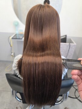 トッカ 茨木(tocca) 茨木市で唯一【縮毛矯正とカラーを同時に行える】スタイリスト★