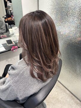 アオ(AO) ほんのりピンクの柔らかいハイライトカラー