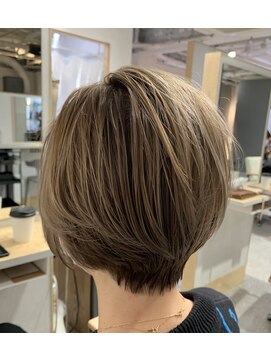 ワンデイ 表参道(oneday) ショート×ミルクティーハイライトカラー