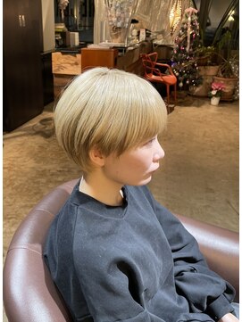ビハインドザカーテン(BEHIND THE CURTAIN) 抜きっぱなしブロンド×卒業カラー