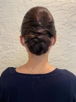 スタジオドーム(studio DOmE)&nbsp;つやつや大人シニヨン/編み込み/お団子/結婚式/二次会/ドレス