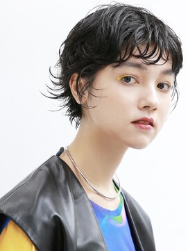 ピークアブー 銀座中央通り(PEEK-A-BOO) くせ毛風パーマのマッシュショート